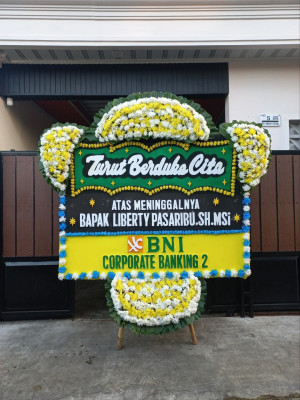Papan Bunga Duka di Jurang