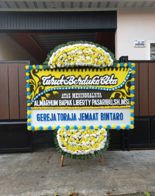 Papan Bunga Duka di Jurang