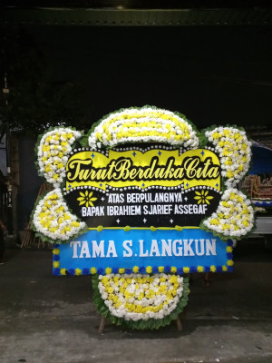 Papan Bunga Duka di Jurang